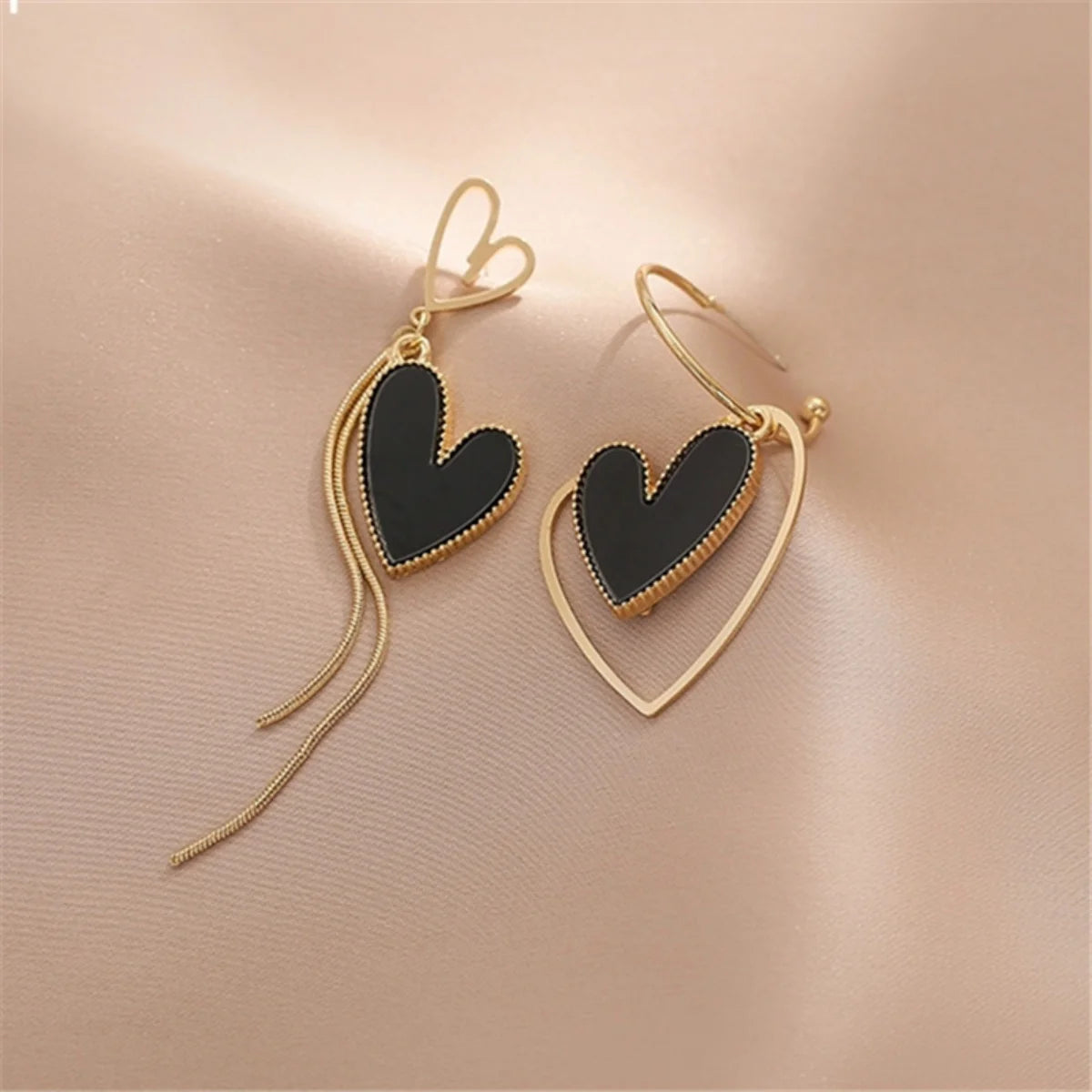 Korean Asymmetric Black Heart Drop Earrings